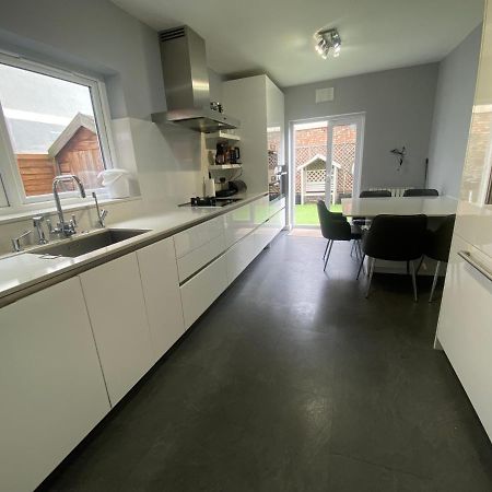 Private Rooms In Excellent Family House ,Zone 2 London Exterior photo