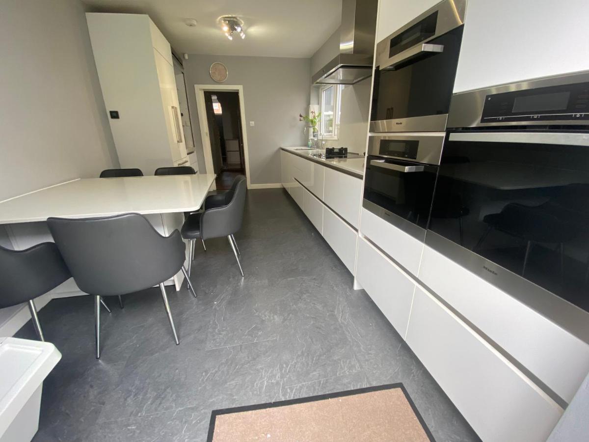 Private Rooms In Excellent Family House ,Zone 2 London Exterior photo